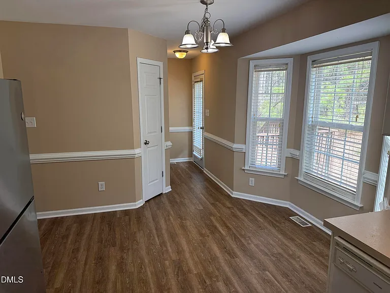 313 Opal Ln — Photo 5