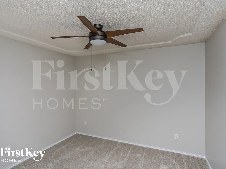 408 Flagstone Dr — Photo 11