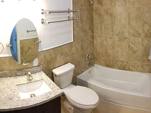 4th image of 4115 Woodside Dr APT C
