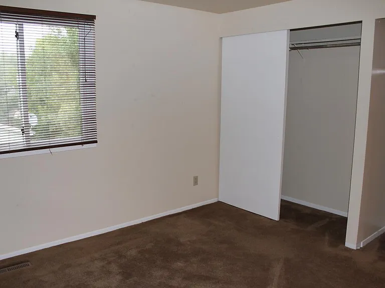 1601 Enfield St — Photo 13