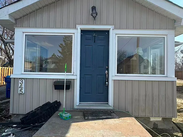 345 Hollywood Dr — Photo 1