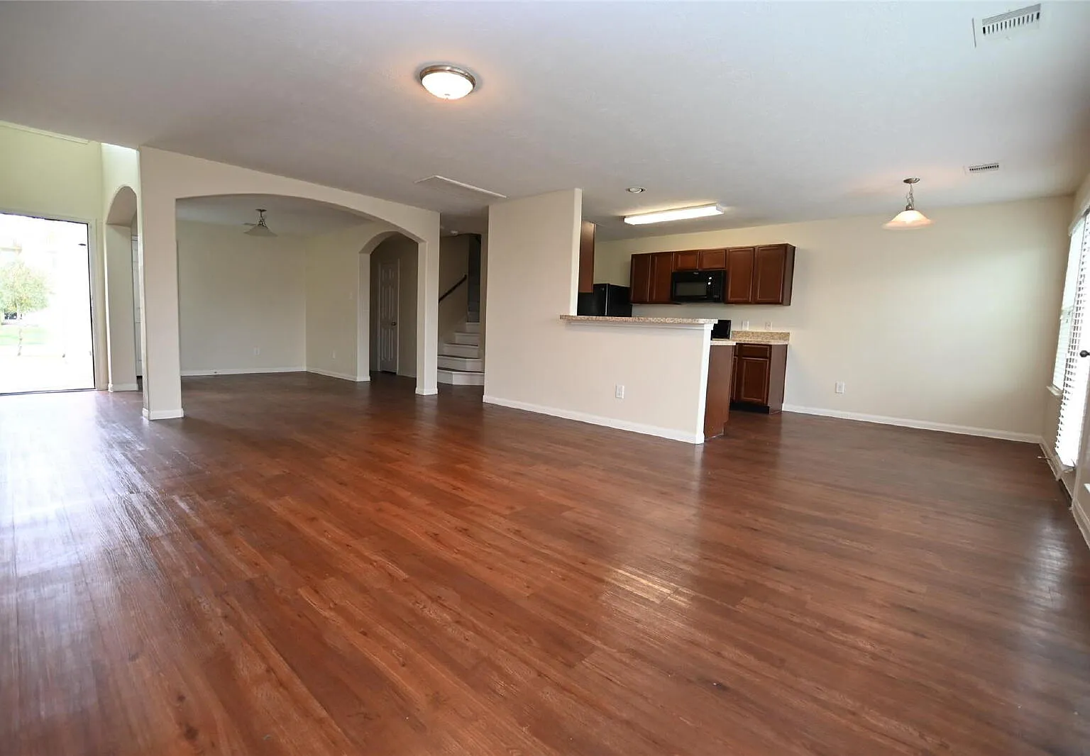 3 bed, 2.5 bath, 2050 sqft, $1,825 — Photo 3