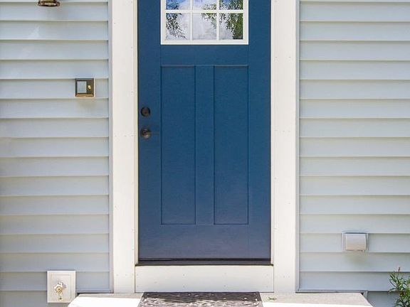 2nd image of 647 Windsor Dr