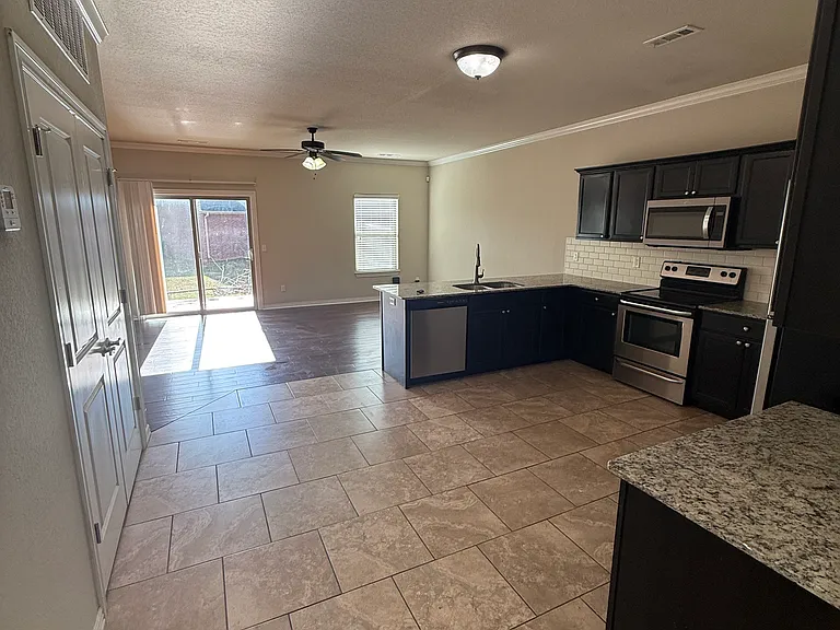 2734 W Kilimanjaro Way — Photo 2