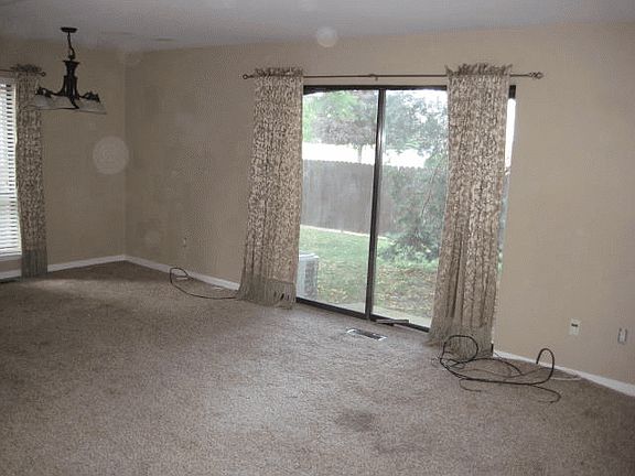 5th image of 1121 Kirts Blvd Unit A