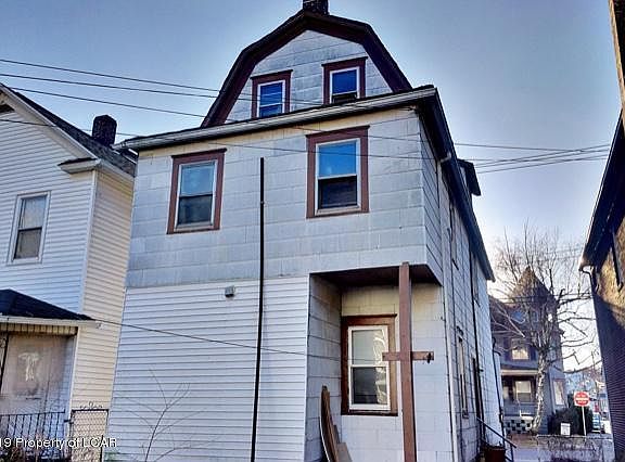 3rd image of 905 W Market St