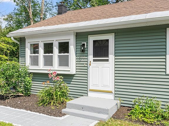 2nd image of 399 Maple St