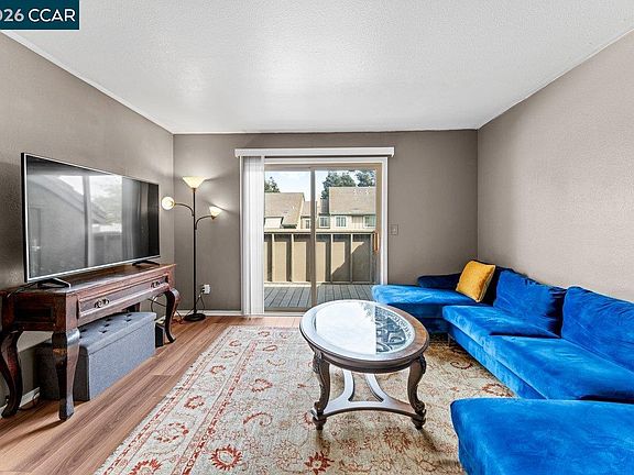 5th image of 2189 Lakeview Cir