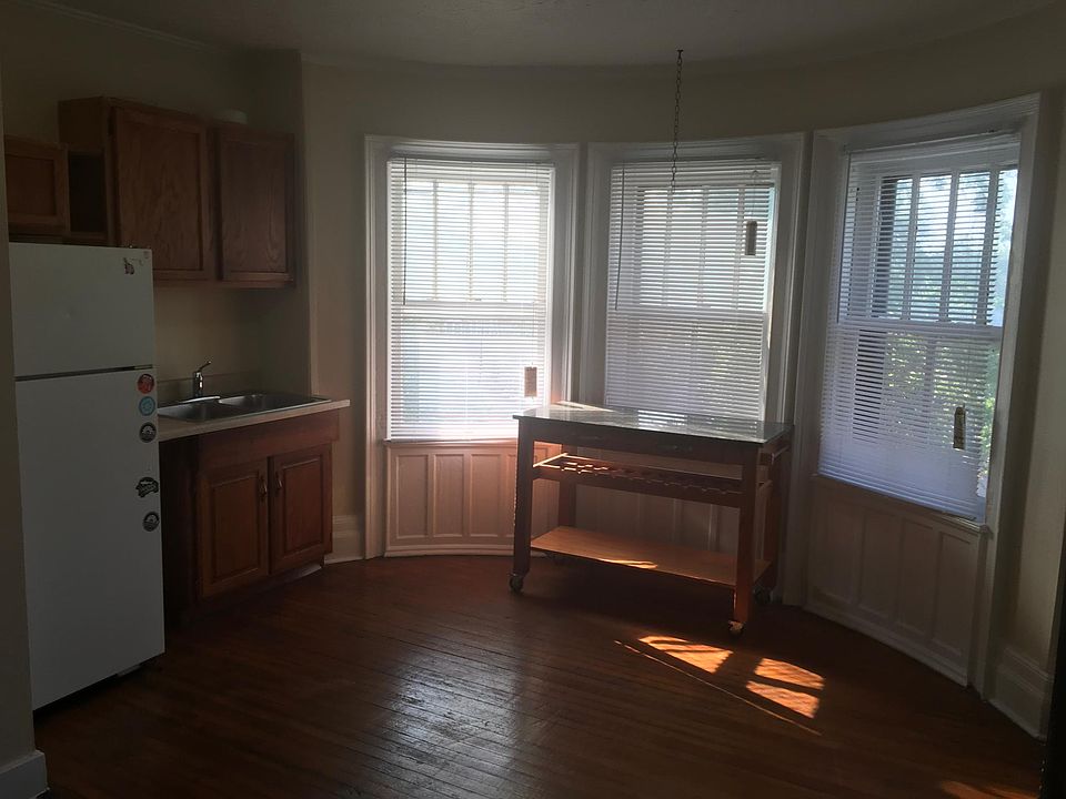 1st image of 424 S 35th St APT 4