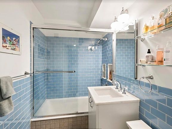 4th image of 1329 2nd Ave #12T