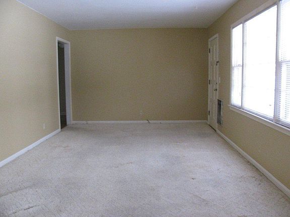 5th image of 83 W Grove Dr