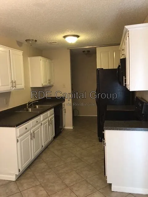 3 bed, 2.0 bath, 1150 sqft, $1,795 — Photo 4
