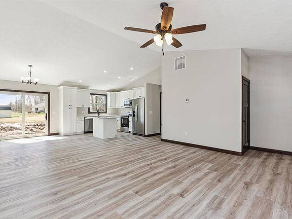 5th image of 144 Custer Dr