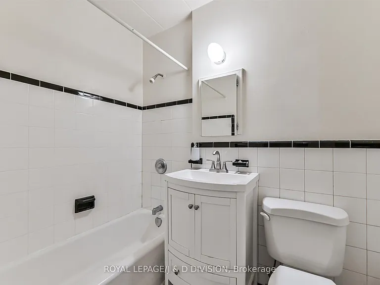 325 Sammon Ave #204 — Photo 7