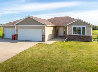 1467 Grand View Ln SE, Mazeppa, MN 55956