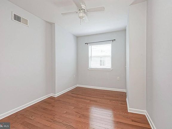 5th image of 2622 S Juniper St