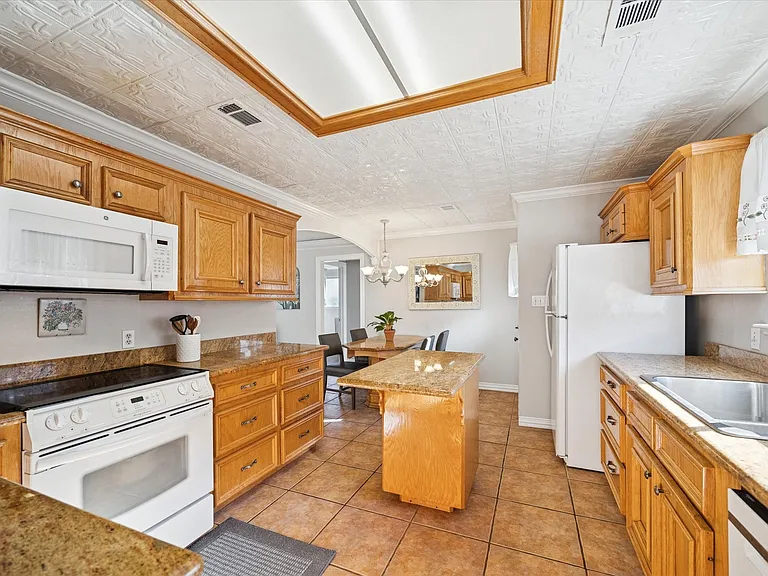 6803 Enns Ln — Photo 8