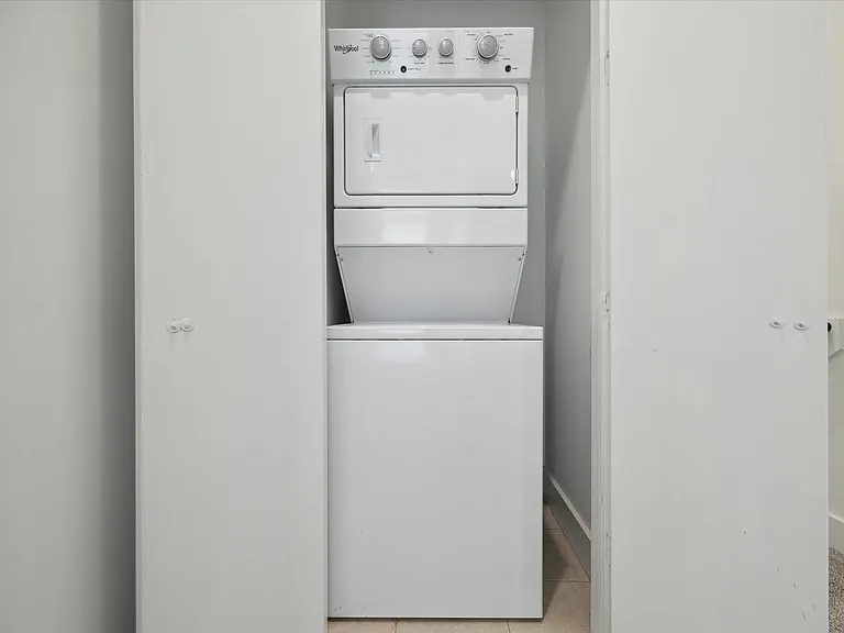 1105 W 21st St #B — Photo 22