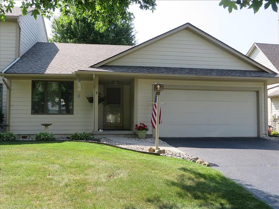One story end unit condo