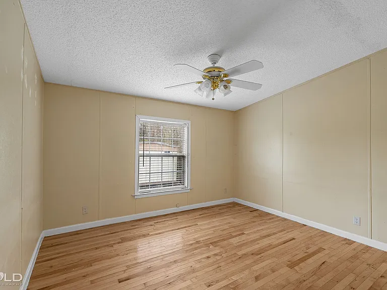 207 Moore St — Photo 18