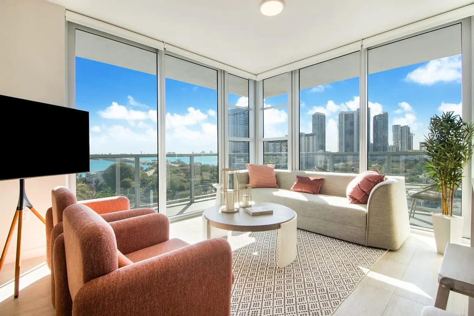 2 bed, 2.0 bath, $7,072 — Photo 1