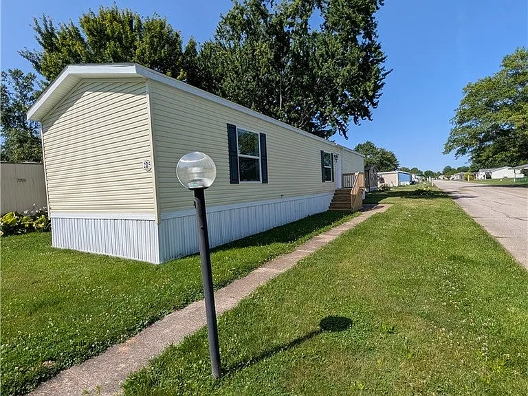 205 Greenbriar St — Photo 2