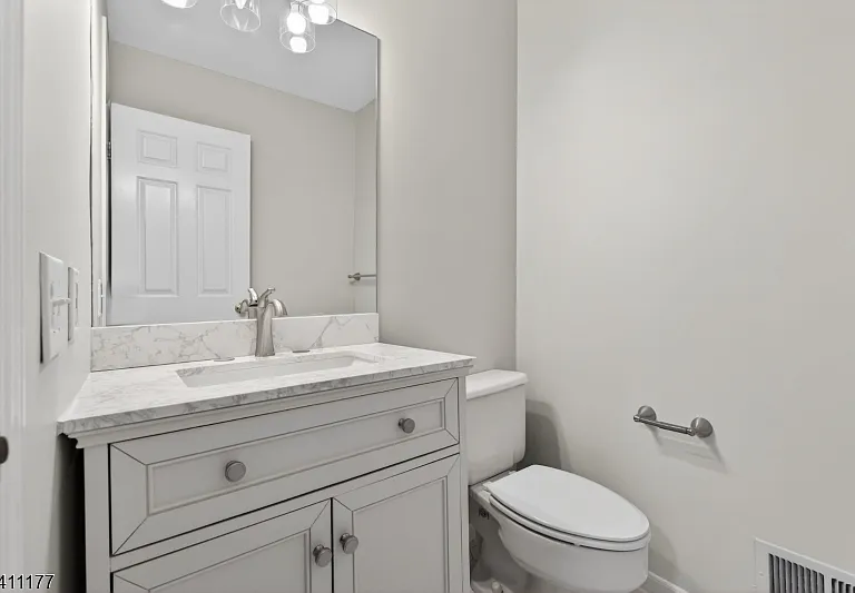 140 Kingston Ct — Photo 12