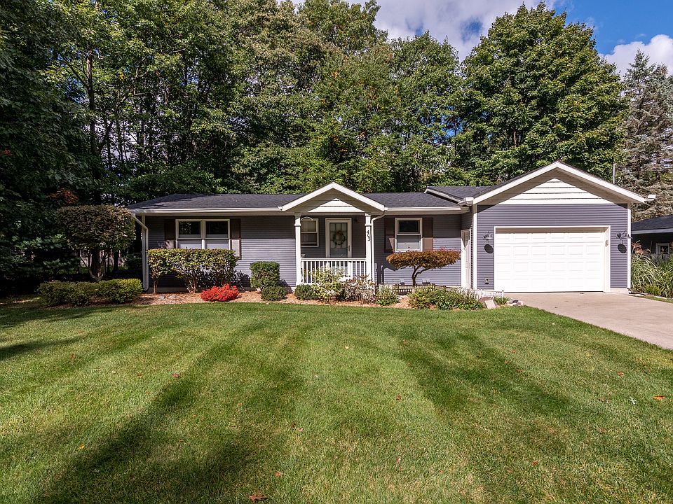 1st image of 403 Lakeshore Dr S