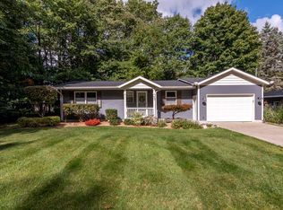 403 Lakeshore Dr S, Holland, MI 49424