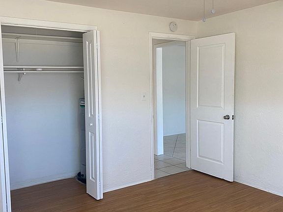 5th image of 2609 N Oleander Ave #16