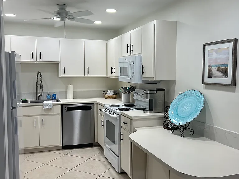 509 Roma Ct #206 — Photo 9