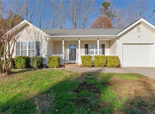 1470 Lewisburg Pointe Dr, Clemmons, NC 27012