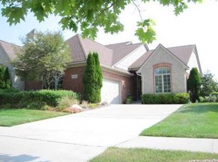 7204 Ardsley Ln, Clarkston, MI 48348