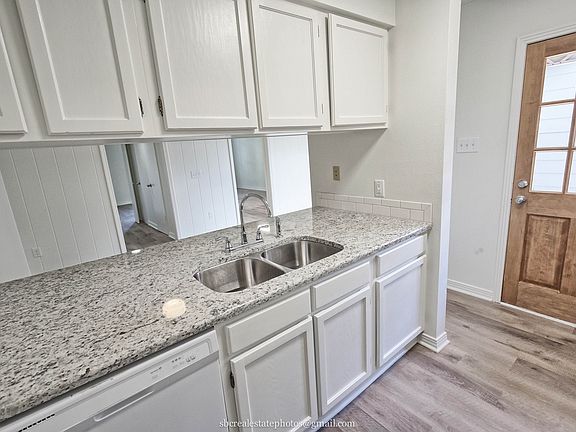 5th image of 10017 Saratoga Dr