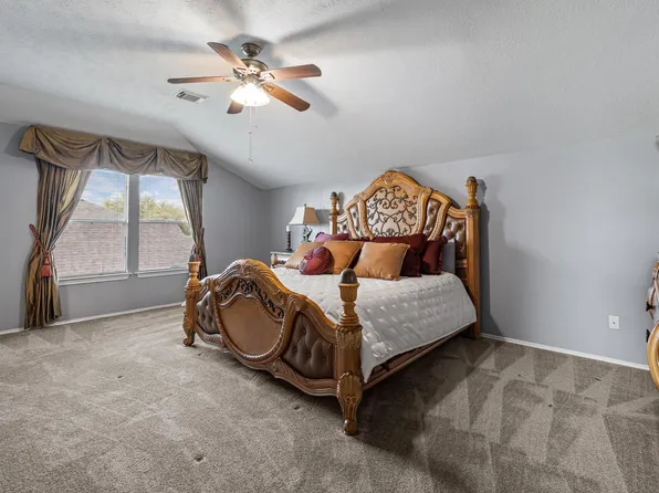 8115 Ginger Park Dr, Baytown, TX 77521