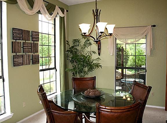 3rd image of 837 Woodmoor Dr