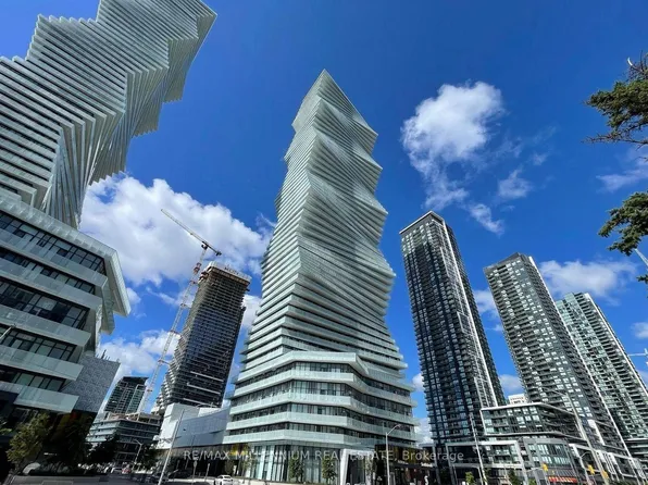3900 Confederation Pkwy #5901, Mississauga, ON L5B 0M3