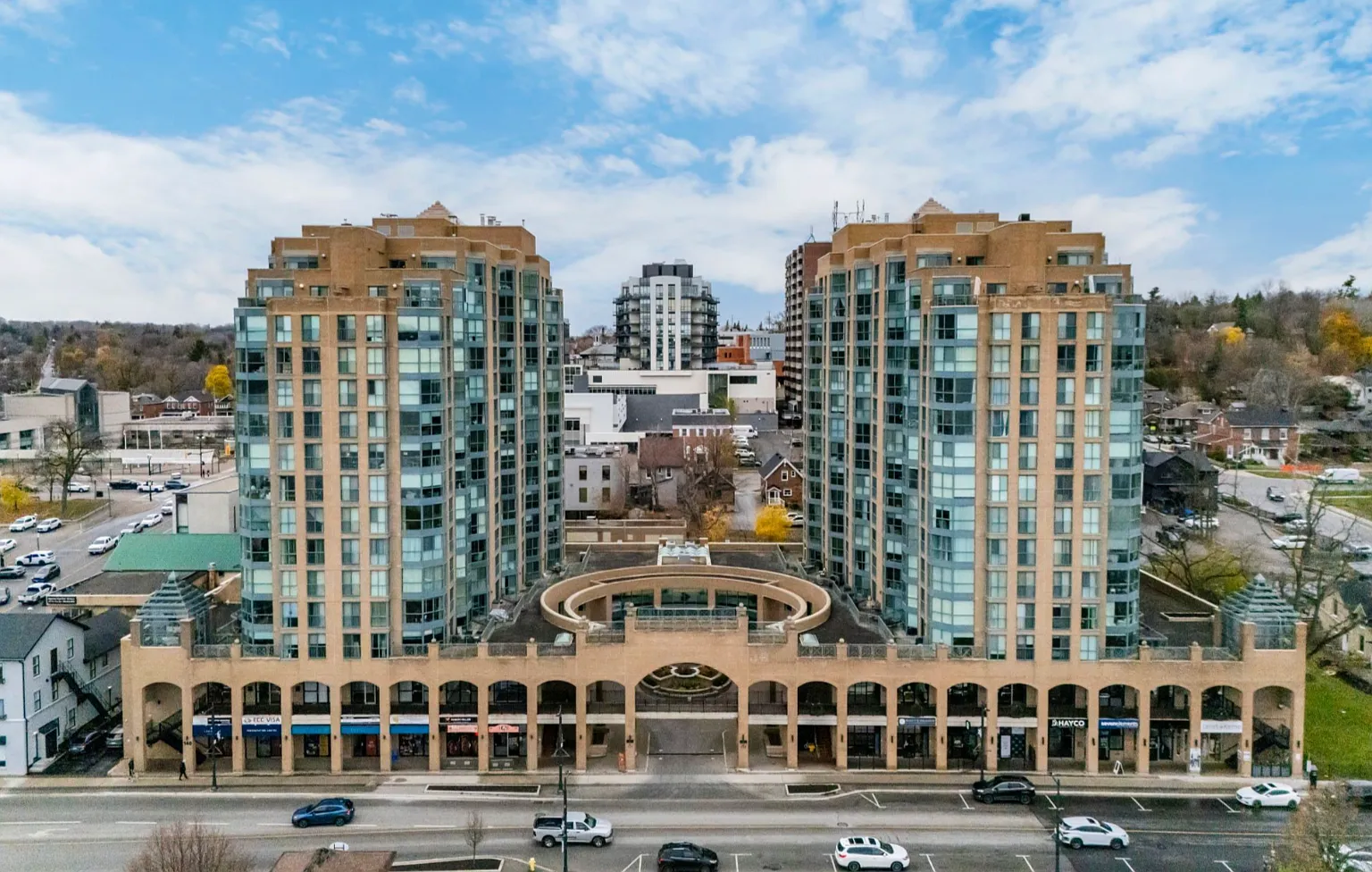 140 Dunlop St E, Barrie, ON L4M 6H1, Canada — Photo 1