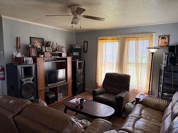 3rd image of 690 Patterson Rd