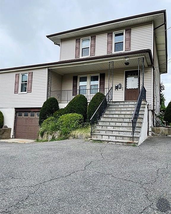1st image of 135 Wallace St
