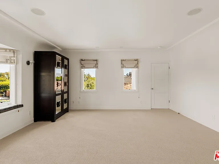 647 Toyopa Dr — Photo 17