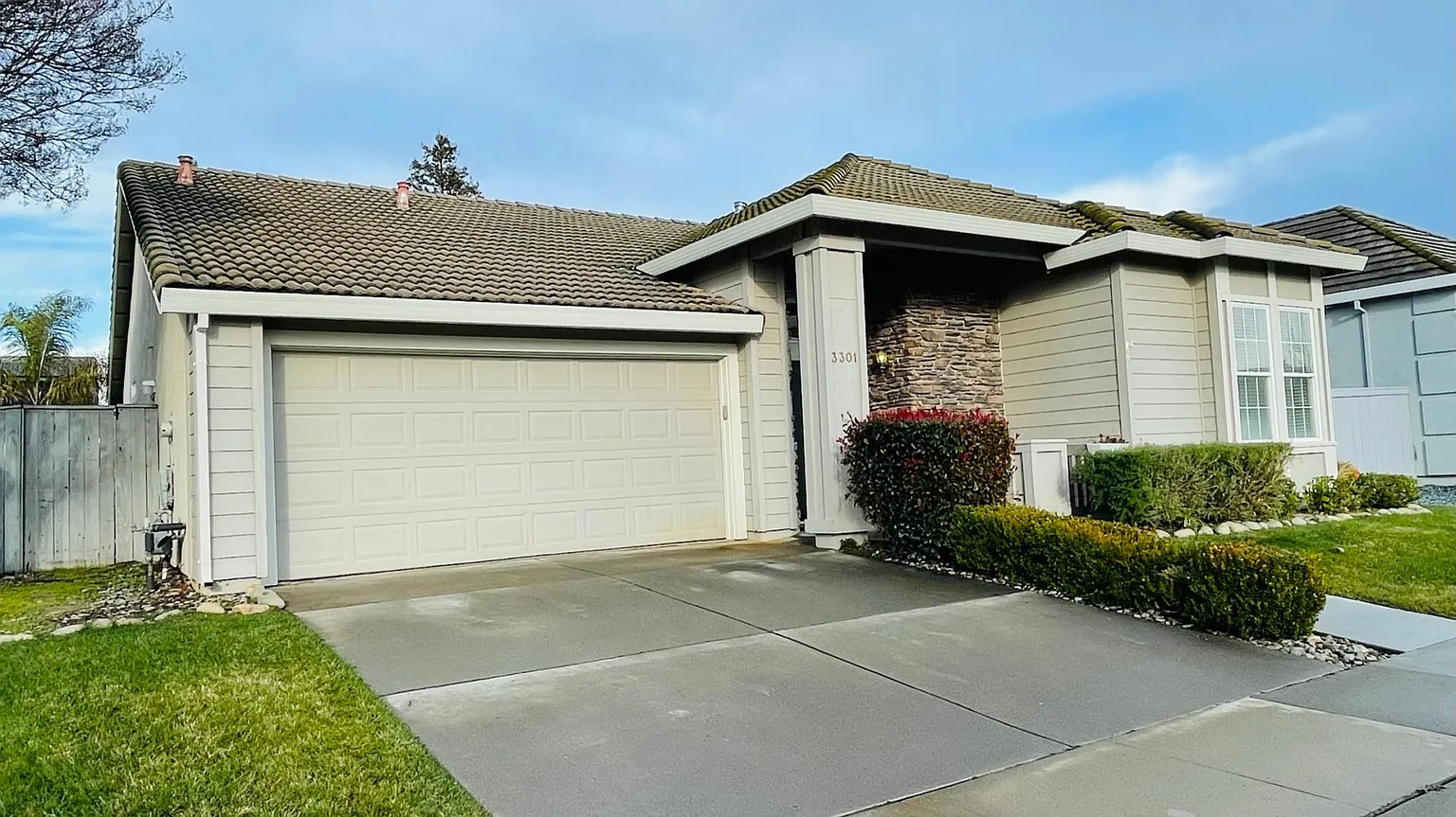 3301 Grimshaw Way photo 1