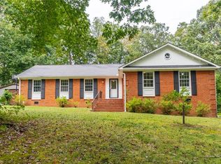 8 Anson Cir, Greensboro, NC 27407