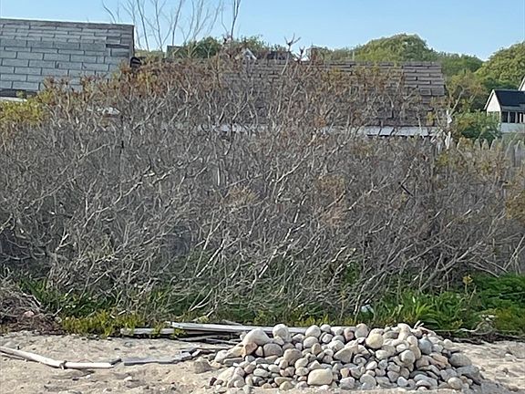 3rd image of 49 E Beach Rd