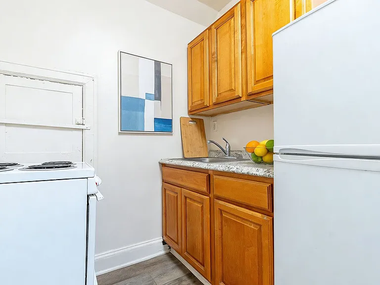 Lexington Apartments — Photo 19