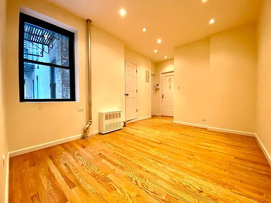 5th image of 510 E 79th St APT 1e