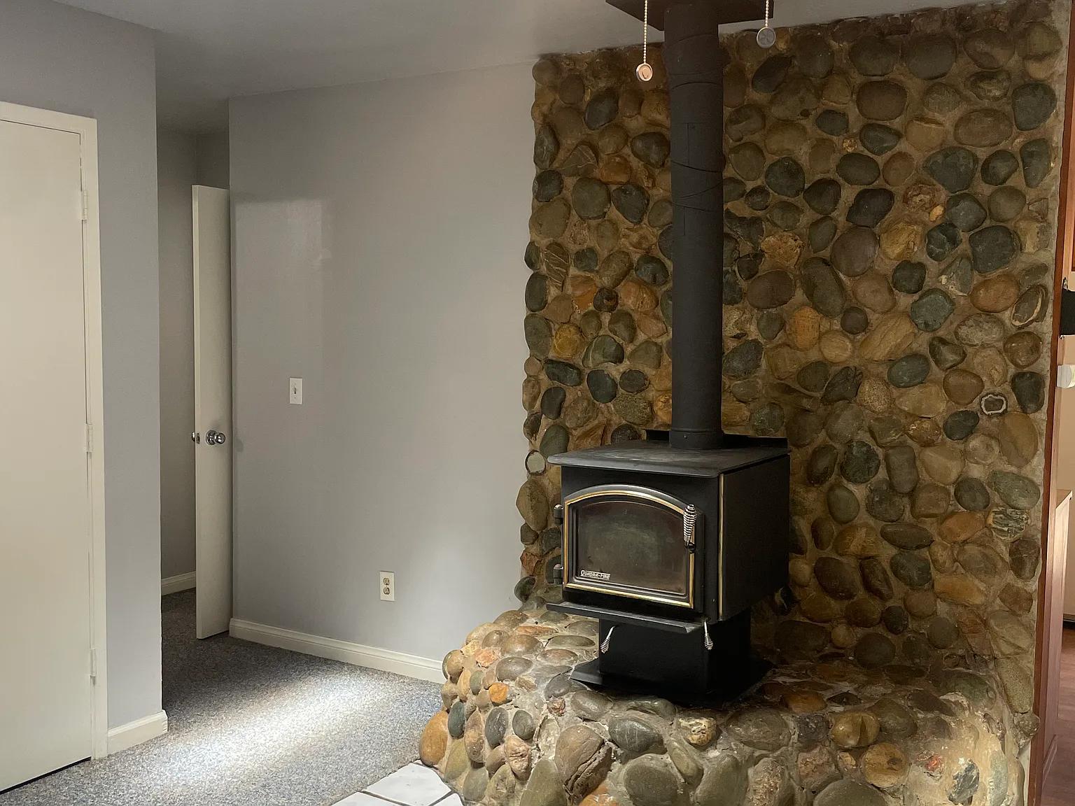 3 bed, 1050 sqft, $2,200 — Photo 4