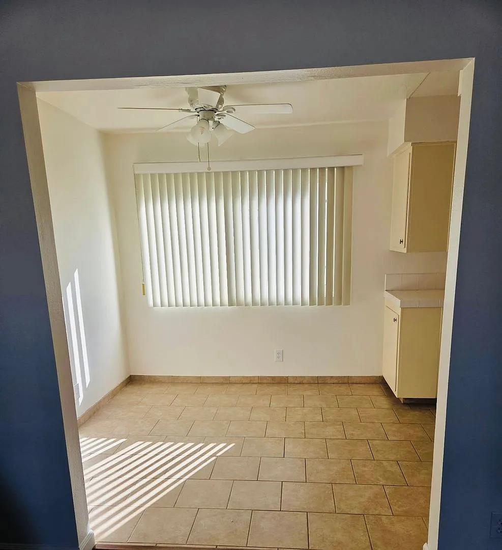 Available Now!- Cute 2 bedroom - 1.5 bath! — Photo 4