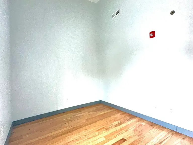 414 Crown St — Photo 13