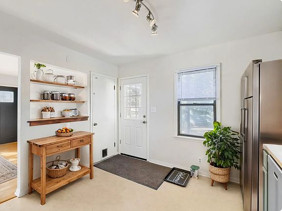 5th image of 1705 Lark Ave